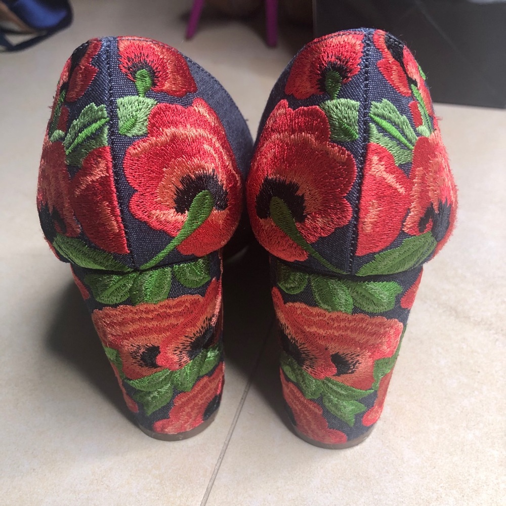 Jessica Simpson Heels - Picture 3 of 9